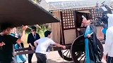 这年头拍个吻戏也不容易呀