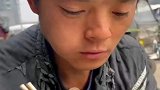 农民工在路边吃饭，有什么丢人的