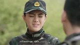 小兵偷用手机，不料被教官发现，瞬间开启耍嘴皮子模式