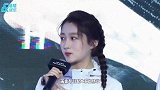 关晓彤后台彩排视频曝光，穿吊带裙长度不过膝盖，满屏都是大长腿