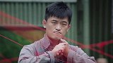 小伙穿越到民国时期，部落族长设铃铛阵刁难他，小伙出手惊艳全场