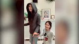 李小鹏妻子女儿组“女团”跳舞 奥莉还有舞蹈天赋？