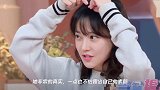 冯提莫节目现场摘假发,看到她摘下假发的那一刻,何炅都懵了