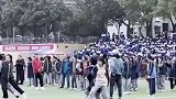 学校举办趣味运动会，男子竟当场开挂，网友：隔壁老师都乐了