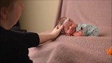 给新生小宝宝拍艺术照，这摆拍技术太厉害了，有娃的赶紧学起来