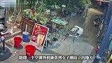 天降空调外机，女子“神级反应”逃过一劫，“感觉头顶有风声抬腿就跑”