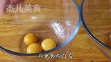 4个鸡蛋一碗面粉，教你做外焦里嫩，入口即化的舒芙蕾