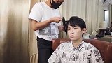 没有表情的查杰穿上白色衣服更帅了，眼线画的绝了