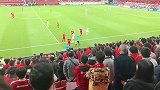 用看这么久？武磊进球后主裁查看VAR 看台海港球迷怒骂裁判
