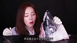 韩国美女极限挑战，生啃30斤大鱼头，小编吓的质壁分离