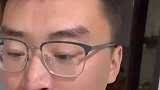男子为报复妻子，用嘴含芥末亲吻妻子