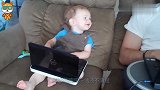 2岁宝宝说话还不清楚，却能熟练地操作电脑，下一秒让爸爸都惊了