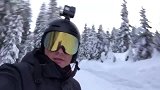 热爱滑雪的卡纳瓦罗先生又玩出新花样 单板滑雪穿梭林海雪原简直666