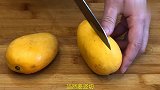 芒果这样切，招待朋友有面子，轻轻的切开，流口水了！