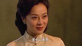 美女明星狱中被士兵刁难，说出后台大吃一惊！
