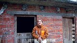 苗大姐不用钱的香菜，剁辣椒饺子蘸着吃，看着她吃就馋嘴
