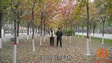 俩小气鬼舍不得买水喝，于是来饭店蹭水，美女老板果然上当了