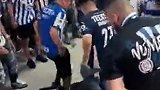 击败迈阿密国际！蒙特雷球迷赛后踩梅西球衣庆祝