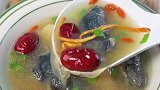 每周都会给家人安排这个乌鸡花胶海底椰汤，汤鲜味美，好喝又营养