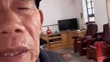 爷爷感慨孙子长大了，修个插排都能给他修一夜