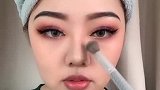 紫色系妆容，瞬间御姐