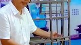 大叔发明火灾逃生神器，防盗网秒变逃生云梯！