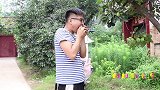 小伙伴们比赛“吸管吹气球”，原来气球还能这样吹，真好玩