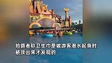 游客曝光水公园漂浮“姨妈巾”，当事人：被人顶起来才发现