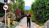 像这种不尊守交通规则的人，一定要严惩，要不然不长记性