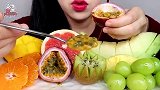 美女试吃综合水果大餐