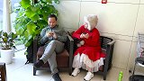 真好哥你这嘴唇有点干，要分点唇膏吗？咋还真的就亲上了呢