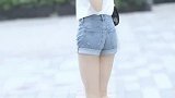 小姐姐皮肤好白