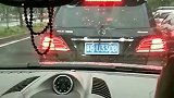 奔驰就是奔驰，雨刮只刮车标，这波操作承包了我一年的笑点！