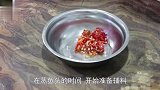 没想到鱼头还能这样做，大厨教你双椒鱼头的做法，吃着真是太香了
