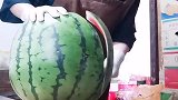 我们吃的西瓜，原来还可以这样去皮呀，看完长见识了！