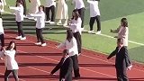 高校艺术节，两名男老师和同学们一起跳舞引爆全场