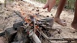 澳洲小哥荒野求生野外生存荒野生活变成野人生存哥原始技术烹饪鱼