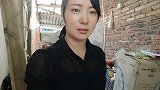 养猪就像赌博实在输不起！30多头小猪没人要，小伙苦闷要去打工