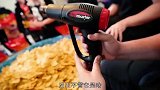小哥花1500元，打造最大薯片盛宴，不仅撒肉末还加酸奶油