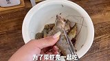 今天一个人在家，整点【烤虾】吃吃吧！一边追剧一边吃太满足了