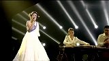 龚琳娜改编的《隐形的翅膀》曲调行云流水，一旁张韶涵的表情亮了