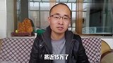红红闺蜜小王要提新车了、小董提着好酒和红包去祝贺、买车是大事
