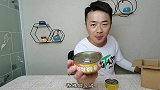小伙和妹妹试吃香辣海鲜罐头，一箱5盒，真的太好吃了