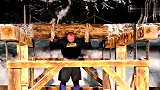 综合-15年-冰岛大力士扛1300斤圆木破千年纪录-新闻