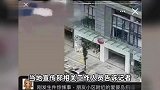 网传广州番禺“墙内藏尸”，警方回应：为倒卧在地的死亡流浪男子