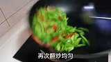 青椒炒鸡蛋大家第一步就做错了，大厨教你几个小技巧，鲜香又下饭