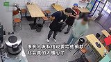 小伙遇困难进店想吃碗粉，老板给小伙端来一大份：他说家人不要他了，特别扎心