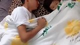 妹妹现在可爱黏着哥哥，哪怕睡觉的时候，都要哥哥搂着睡才可以