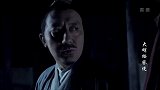 美女慌乱的逃出住宅，半路遇到了官差