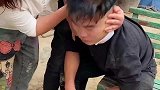 妹夫喝醉后不能自理，这假发一掀，从岁变成了岁！